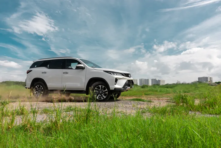 Toyota Fortuner 2020 chính thức ra mắt với giá khởi điểm gần 1 tỷ đồng - Ảnh 1. Toyota Fortuner 2020 chính thức ra mắt với giá khởi điểm gần 1 tỷ đồng - Ảnh 1.