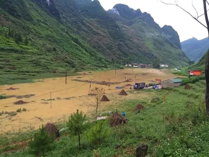 Hà Giang khắc phục hậu quả nặng nề sau mưa lũ - Ảnh 3. Hà Giang khắc phục hậu quả nặng nề sau mưa lũ - Ảnh 3.