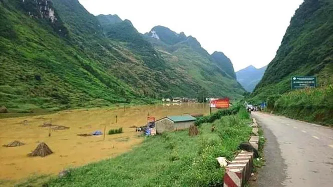 Hà Giang khắc phục hậu quả nặng nề sau mưa lũ - Ảnh 2. Hà Giang khắc phục hậu quả nặng nề sau mưa lũ - Ảnh 2.