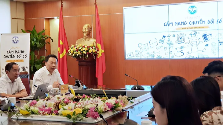 Cẩm nang Chuyển đổi số - Bí kíp miễn phí giúp tiếp cận xu thế tất yếu của toàn cầu - Ảnh 1. Cẩm nang Chuyển đổi số - Bí kíp miễn phí giúp tiếp cận xu thế tất yếu của toàn cầu - Ảnh 1.