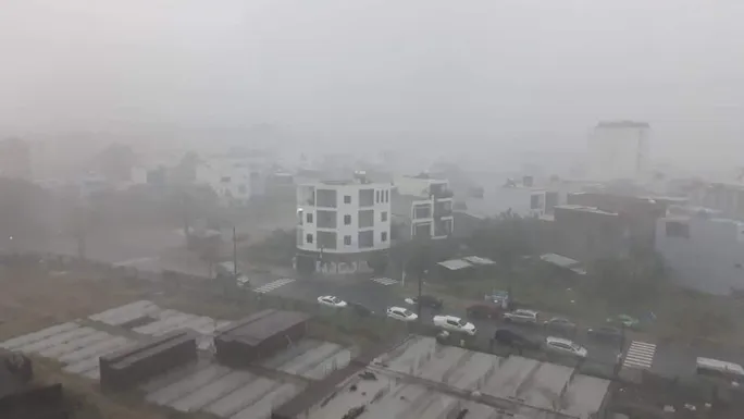 Đà Nẵng mưa xối xả, nhiều tuyến đường bị ngập - Ảnh 2. Đà Nẵng mưa xối xả, nhiều tuyến đường bị ngập - Ảnh 2.