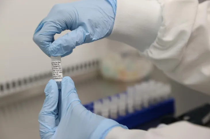 Các doanh nghiệp đối mặt với nhiều thách thức trong việc cung cấp vaccine COVID-19 - Ảnh 2. Các doanh nghiệp đối mặt với nhiều thách thức trong việc cung cấp vaccine COVID-19 - Ảnh 2.