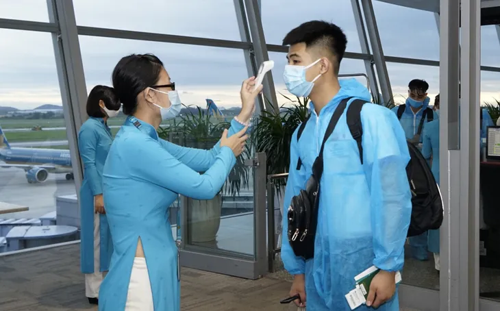 Chuyến bay thương mại quốc tế đầu tiên sau COVID-19 đã cất cánh - Ảnh 15. Chuyến bay thương mại quốc tế đầu tiên sau COVID-19 đã cất cánh - Ảnh 15.