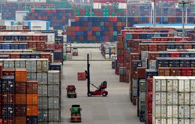 Mỹ rút ngắn thời hạn miễn thuế cho hàng hóa Trung Quốc - Ảnh 1. Mỹ rút ngắn thời hạn miễn thuế cho hàng hóa Trung Quốc - Ảnh 1.