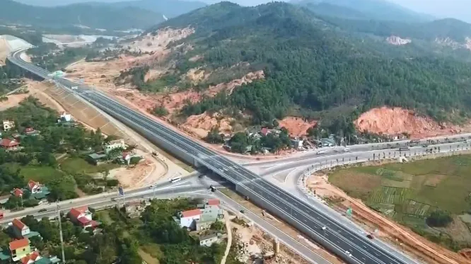 Đổi thay diện mạo các công trình giao thông - Ảnh 1. Đổi thay diện mạo các công trình giao thông - Ảnh 1.
