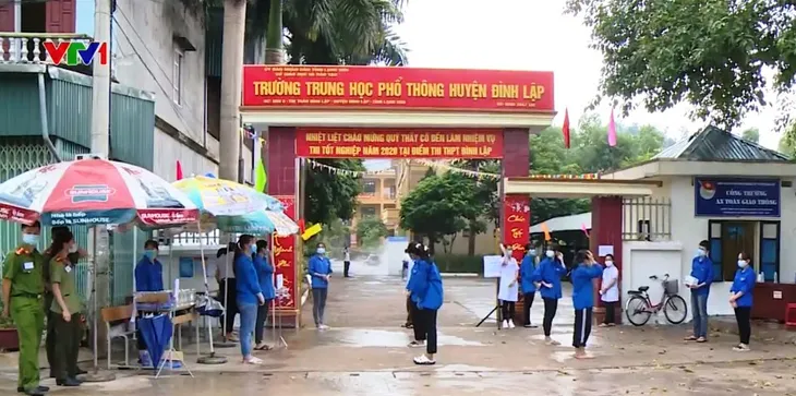 Điểm thi đông thí sinh nhất miền Bắc làm thủ tục thi THPT đợt 2 - Ảnh 1. Điểm thi đông thí sinh nhất miền Bắc làm thủ tục thi THPT đợt 2 - Ảnh 1.