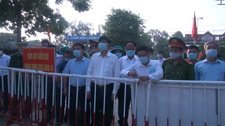 Sầm Sơn dỡ bỏ phong tỏa cách ly y tế nơi ở của BN748 - Ảnh 1. Sầm Sơn dỡ bỏ phong tỏa cách ly y tế nơi ở của BN748 - Ảnh 1.