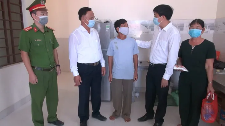 Sầm Sơn dỡ bỏ phong tỏa cách ly y tế nơi ở của BN748 - Ảnh 3. Sầm Sơn dỡ bỏ phong tỏa cách ly y tế nơi ở của BN748 - Ảnh 3.