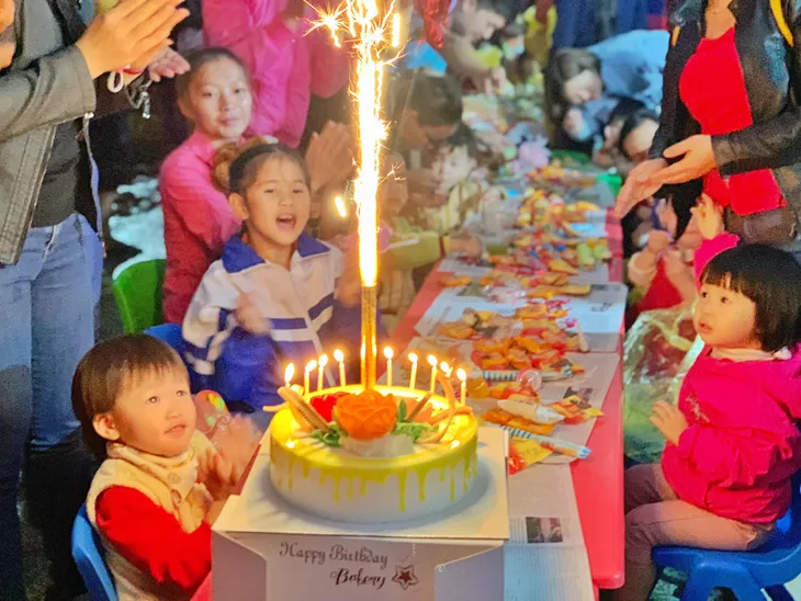 Tuổi trẻ Thủ đô mang Trung thu đến với trẻ em vùng cao - Ảnh 1. Tuổi trẻ Thủ đô mang Trung thu đến với trẻ em vùng cao - Ảnh 1.