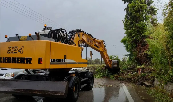 Bão Ianos đổ bộ Hy Lạp, 2 người thiệt mạng - Ảnh 2. Bão Ianos đổ bộ Hy Lạp, 2 người thiệt mạng - Ảnh 2.
