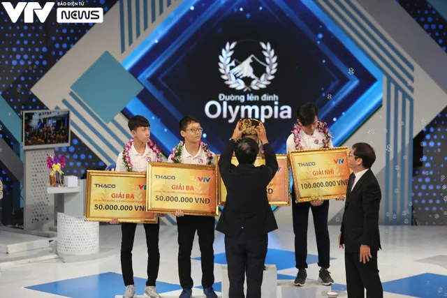 Nhìn lại những khoảnh khắc đáng nhớ của nữ Quán quân Đường lên đỉnh Olympia 2020 - Ảnh 9. Nhìn lại những khoảnh khắc đáng nhớ của nữ Quán quân Đường lên đỉnh Olympia 2020 - Ảnh 9.