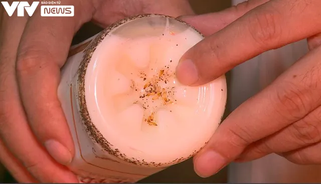 Thu giữ hàng ngàn chai sữa không rõ nguồn gốc - Ảnh 2. Thu giữ hàng ngàn chai sữa không rõ nguồn gốc - Ảnh 2.