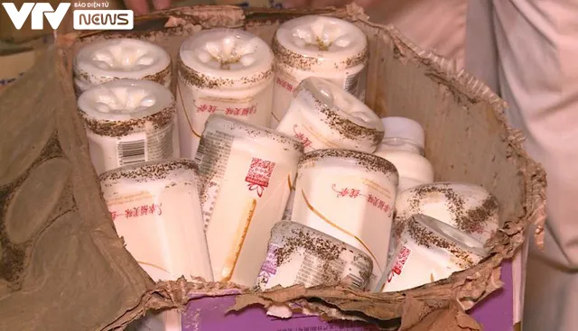 Thu giữ hàng ngàn chai sữa không rõ nguồn gốc - Ảnh 1. Thu giữ hàng ngàn chai sữa không rõ nguồn gốc - Ảnh 1.