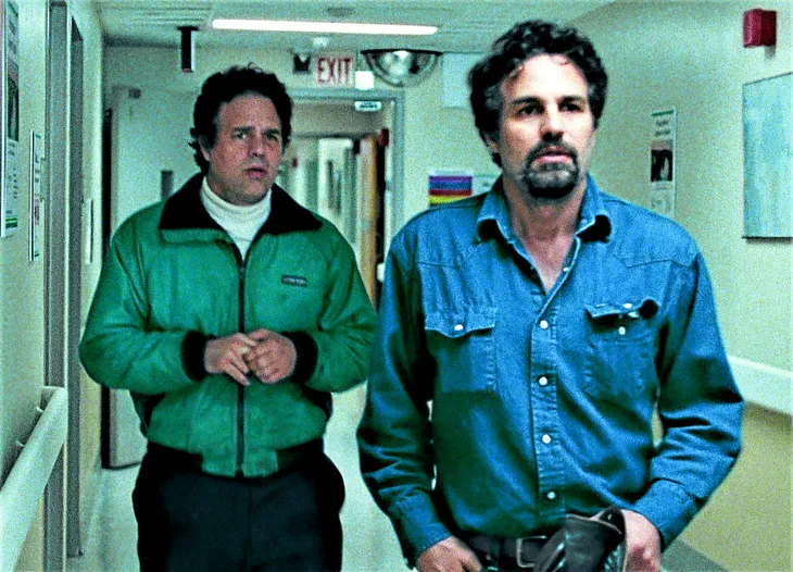 Emmy 2020: Người khổng xanh Mark Ruffalo chiến thắng với vai song sinh - Ảnh 1. Emmy 2020: Người khổng xanh Mark Ruffalo chiến thắng với vai song sinh - Ảnh 1.