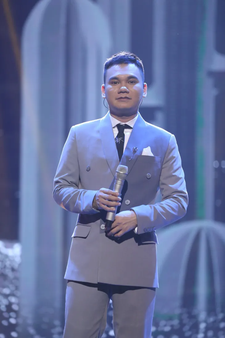 Song ca cùng Khắc Việt, Đức Phúc cố gắng... không quên lời - Ảnh 1. Song ca cùng Khắc Việt, Đức Phúc cố gắng... không quên lời - Ảnh 1.