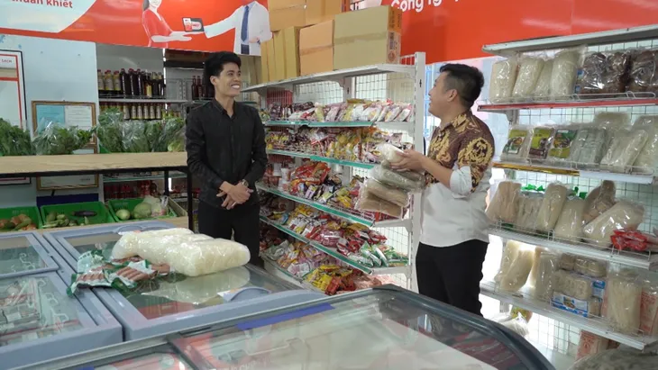 Sitcom Khu dân cư rắc rối: Chuyện an toàn thực phẩm khiến các bà nội chợ sốt xình xịch - Ảnh 1. Sitcom Khu dân cư rắc rối: Chuyện an toàn thực phẩm khiến các bà nội chợ sốt xình xịch - Ảnh 1.