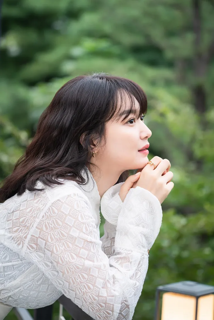 Sau 5 năm bên nhau, Shin Min Ah hiếm hoi chia sẻ về bạn trai Kim Woo Bin - Ảnh 1. Sau 5 năm bên nhau, Shin Min Ah hiếm hoi chia sẻ về bạn trai Kim Woo Bin - Ảnh 1.