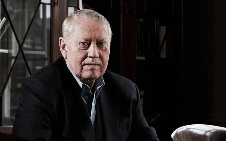 Vì sao vị tỷ phú Mỹ Chuck Feeney lại cho đi hết số tiền 8 tỷ USD? - Ảnh 1. Vì sao vị tỷ phú Mỹ Chuck Feeney lại cho đi hết số tiền 8 tỷ USD? - Ảnh 1.