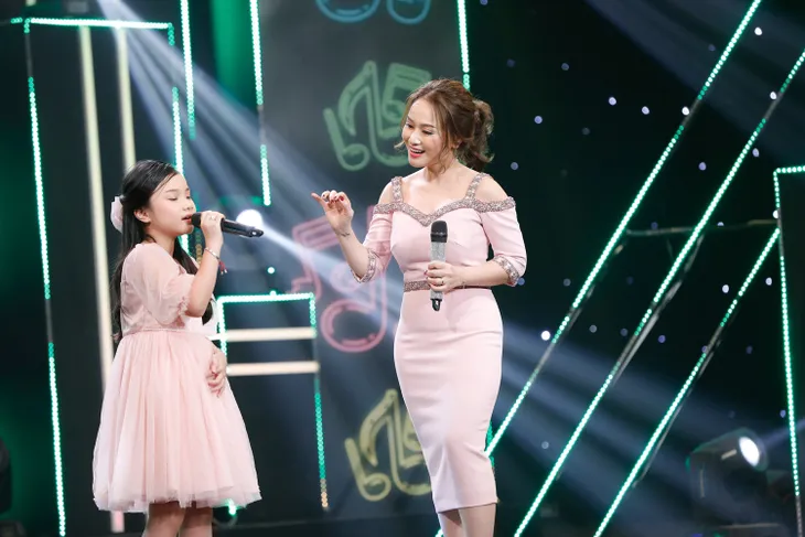 2 lần phẫu thuật dây thanh quản, vợ cũ MC Thành Trung bất ngờ trở lại sân khấu với con gái - Ảnh 5. 2 lần phẫu thuật dây thanh quản, vợ cũ MC Thành Trung bất ngờ trở lại sân khấu với con gái - Ảnh 5.