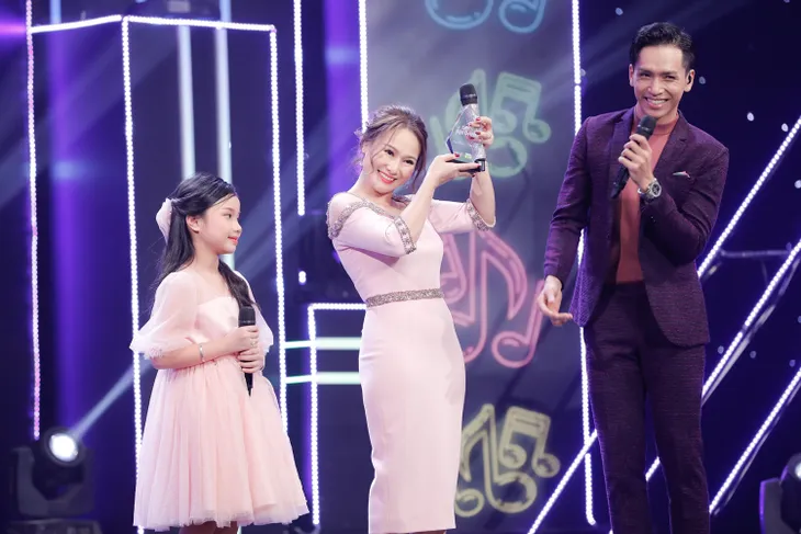 2 lần phẫu thuật dây thanh quản, vợ cũ MC Thành Trung bất ngờ trở lại sân khấu với con gái - Ảnh 8. 2 lần phẫu thuật dây thanh quản, vợ cũ MC Thành Trung bất ngờ trở lại sân khấu với con gái - Ảnh 8.