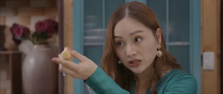 Trói buộc yêu thương - Tập 1: Bà Lan ngứa mắt với bạn gái con trai út ngay lần gặp đầu tiên - Ảnh 6. Trói buộc yêu thương - Tập 1: Bà Lan ngứa mắt với bạn gái con trai út ngay lần gặp đầu tiên - Ảnh 6.