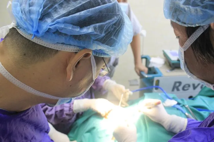 Tưởng bị tưa lưỡi, vào viện bác sĩ kết luận mắc bạch sản lưỡi tiền ung thư - Ảnh 1. Tưởng bị tưa lưỡi, vào viện bác sĩ kết luận mắc bạch sản lưỡi tiền ung thư - Ảnh 1.