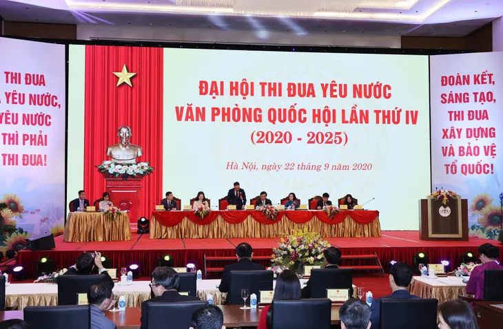 Nội dung thi đua phải bám sát với yêu cầu nhiệm vụ phục vụ Quốc hội - Ảnh 2. Nội dung thi đua phải bám sát với yêu cầu nhiệm vụ phục vụ Quốc hội - Ảnh 2.