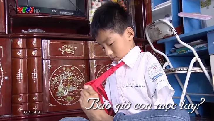 Cậu bé không tay vẽ cuộc đời bằng đôi chân kỳ diệu - Ảnh 3. Cậu bé không tay vẽ cuộc đời bằng đôi chân kỳ diệu - Ảnh 3.