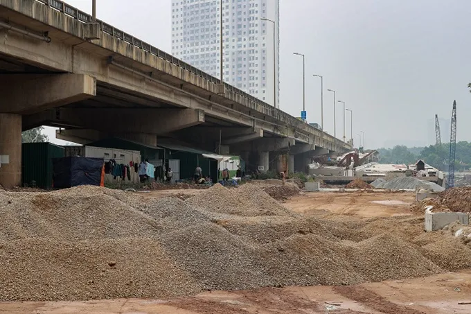 Gấp rút hoàn thiện cầu vượt hồ Linh Đàm - Ảnh 1. Gấp rút hoàn thiện cầu vượt hồ Linh Đàm - Ảnh 1.