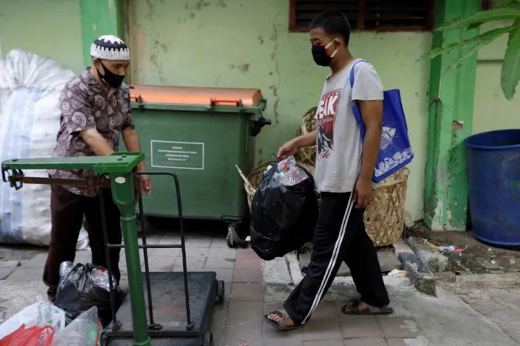 Độc đáo cách xử lý rác của học sinh ở Jakarta - Ảnh 1. Độc đáo cách xử lý rác của học sinh ở Jakarta - Ảnh 1.