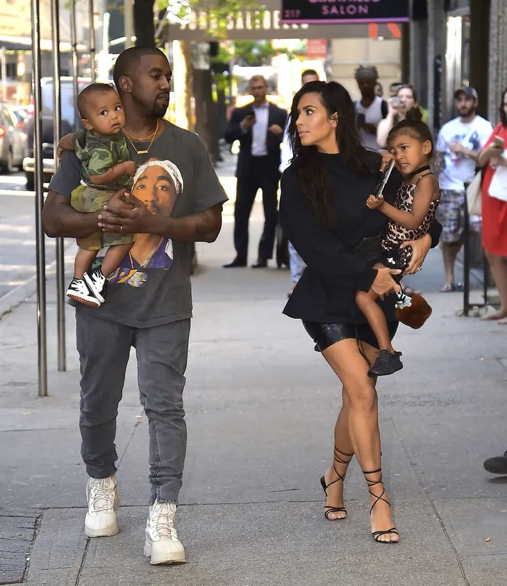 Kim Kardashian cân nhắc chuyện ly hôn Kanye West - Ảnh 1. Kim Kardashian cân nhắc chuyện ly hôn Kanye West - Ảnh 1.