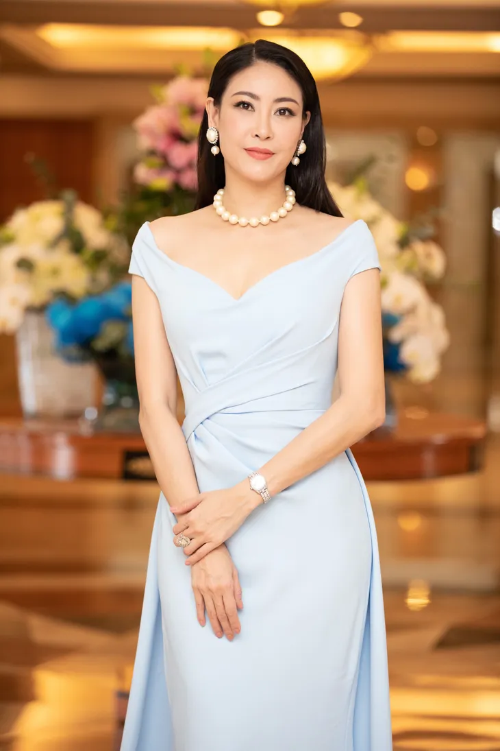 Dàn Hoa hậu đồng loạt diện váy xẻ cao đọ chân dài tại Họp báo Hoa hậu Việt Nam 2020 - Ảnh 12. Dàn Hoa hậu đồng loạt diện váy xẻ cao đọ chân dài tại Họp báo Hoa hậu Việt Nam 2020 - Ảnh 12.