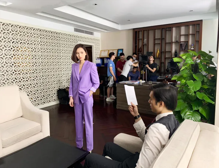 Đầu thu, ngắm dàn MC, BTV, diễn viên diện suit đẹp ngút ngàn - Ảnh 13. Đầu thu, ngắm dàn MC, BTV, diễn viên diện suit đẹp ngút ngàn - Ảnh 13.