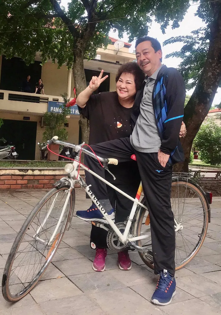 NSND Hoàng Dũng hội ngộ NSƯT Minh Vượng trên phim trường - Ảnh 1. NSND Hoàng Dũng hội ngộ NSƯT Minh Vượng trên phim trường - Ảnh 1.