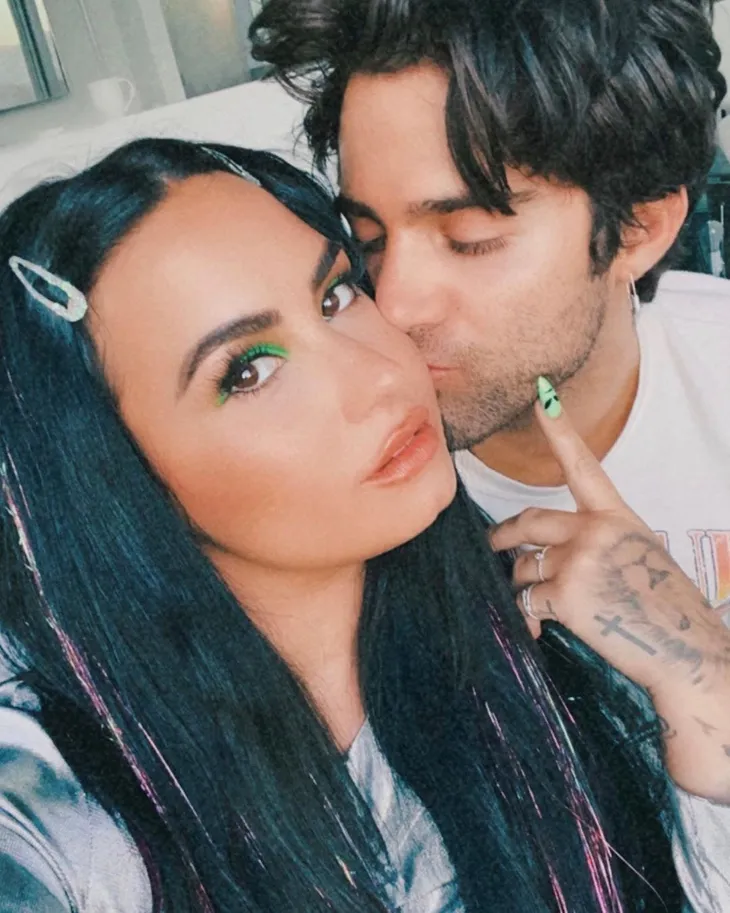 Demi Lovato bất ngờ hủy hôn - Ảnh 2. Demi Lovato bất ngờ hủy hôn - Ảnh 2.