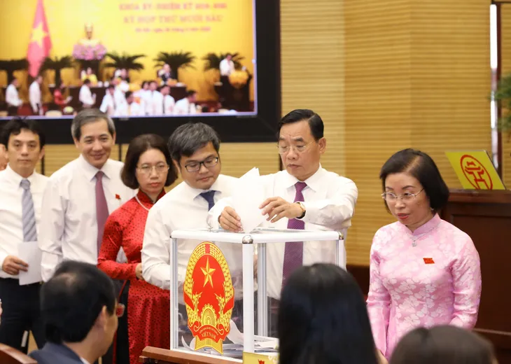 Ông Chu Ngọc Anh được bầu làm Chủ tịch UBND TP Hà Nội - Ảnh 1. Ông Chu Ngọc Anh được bầu làm Chủ tịch UBND TP Hà Nội - Ảnh 1.