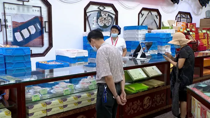 Bánh trung thu thời “bình thường mới” tại Trung Quốc - Ảnh 2. Bánh trung thu thời “bình thường mới” tại Trung Quốc - Ảnh 2.