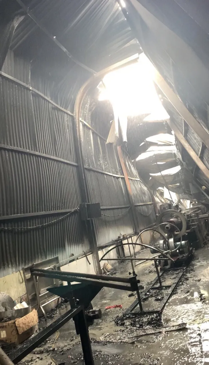 Cháy lớn tại xưởng sản xuất cơ khí nhựa xốp, thiệt hại gần 3 tỷ đồng - Ảnh 1. Cháy lớn tại xưởng sản xuất cơ khí nhựa xốp, thiệt hại gần 3 tỷ đồng - Ảnh 1.