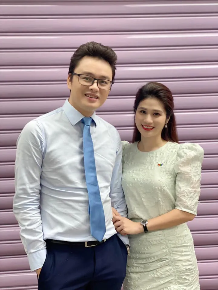 Chàng trai chụp hình chung với nhiều nữ MC Thời sự nhất - Ảnh 1. Chàng trai chụp hình chung với nhiều nữ MC Thời sự nhất - Ảnh 1.
