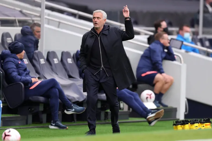 Mourinho đá xoáy FA sau trận thua Newcastle - Ảnh 1. Mourinho đá xoáy FA sau trận thua Newcastle - Ảnh 1.