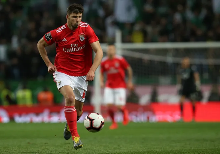 Manchester City đạt thỏa thuận chiêu mộ trung vệ của Benfica - Ảnh 1. Manchester City đạt thỏa thuận chiêu mộ trung vệ của Benfica - Ảnh 1.