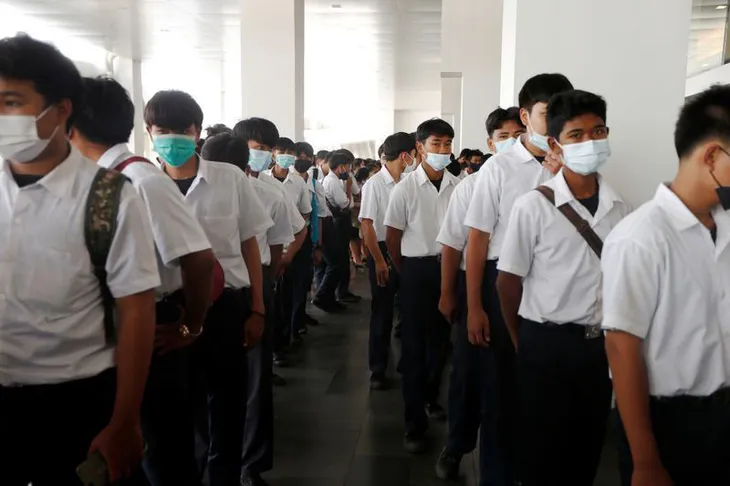Thất nghiệp vì COVID-19, người Thái đổ xô đến hội chợ tìm việc làm - Ảnh 2. Thất nghiệp vì COVID-19, người Thái đổ xô đến hội chợ tìm việc làm - Ảnh 2.