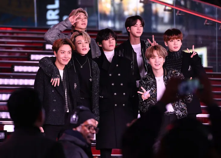 AMAs 2020: Justin Bieber và Taylor Swift thống trị đề cử, BTS tiếp tục góp mặt - Ảnh 3. AMAs 2020: Justin Bieber và Taylor Swift thống trị đề cử, BTS tiếp tục góp mặt - Ảnh 3.
