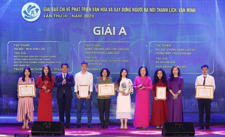 Hà Nội trao thưởng 2 giải báo chí về xây dựng Đảng và phát triển văn hóa - Ảnh 2. Hà Nội trao thưởng 2 giải báo chí về xây dựng Đảng và phát triển văn hóa - Ảnh 2.