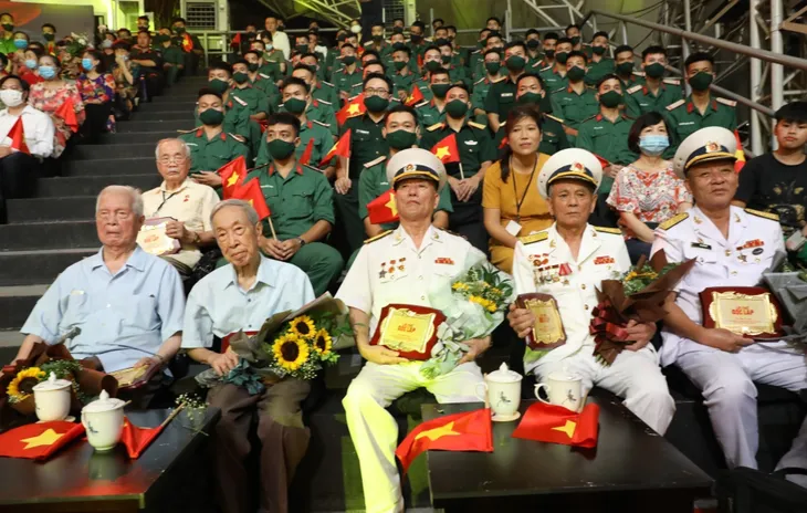 Những hình ảnh lắng đọng trong Lời thề độc lập - chương trình đặc biệt mừng Quốc khánh 2/9 - Ảnh 2. Những hình ảnh lắng đọng trong Lời thề độc lập - chương trình đặc biệt mừng Quốc khánh 2/9 - Ảnh 2.