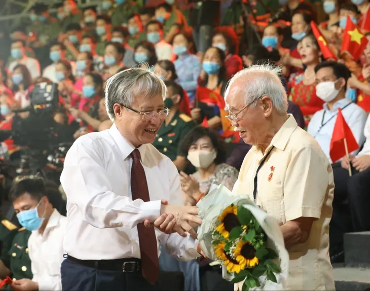 Những hình ảnh lắng đọng trong Lời thề độc lập - chương trình đặc biệt mừng Quốc khánh 2/9 - Ảnh 3. Những hình ảnh lắng đọng trong Lời thề độc lập - chương trình đặc biệt mừng Quốc khánh 2/9 - Ảnh 3.