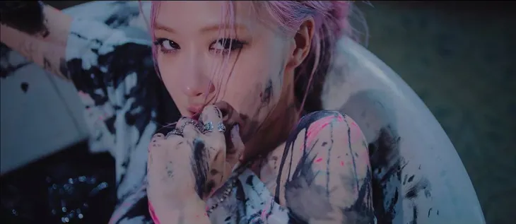 BLACKPINK trở thành những cô gái si tình trong teaser MV mới - Ảnh 1. BLACKPINK trở thành những cô gái si tình trong teaser MV mới - Ảnh 1.