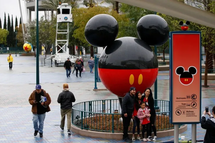 Disney cắt giảm 28.000 nhân sự vì đại dịch COVID-19 - Ảnh 1. Disney cắt giảm 28.000 nhân sự vì đại dịch COVID-19 - Ảnh 1.