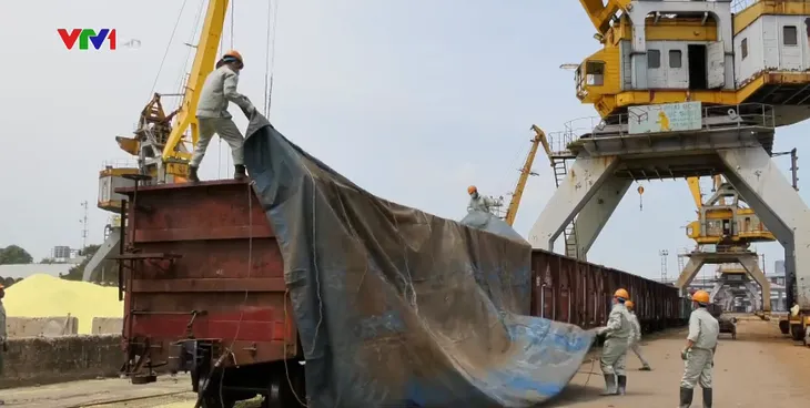 Đường sắt tìm cách vượt khó, “vươn dài” những đoàn tàu liên vận - Ảnh 1. Đường sắt tìm cách vượt khó, “vươn dài” những đoàn tàu liên vận - Ảnh 1.