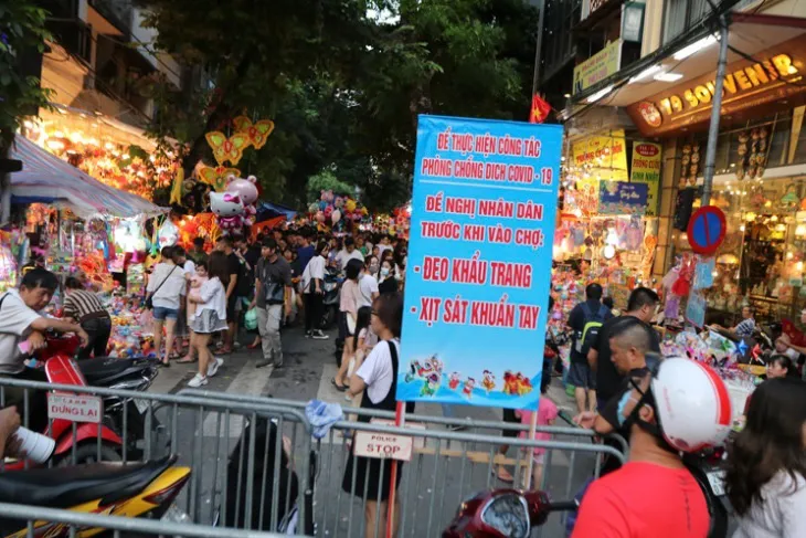 Phê bình lãnh đạo 6 quận, huyện của Hà Nội bỏ họp phòng, chống dịch COVID-19 - Ảnh 1. Phê bình lãnh đạo 6 quận, huyện của Hà Nội bỏ họp phòng, chống dịch COVID-19 - Ảnh 1.